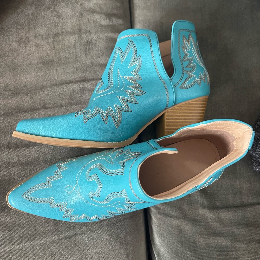 Brand new teal cowboy boots / booties